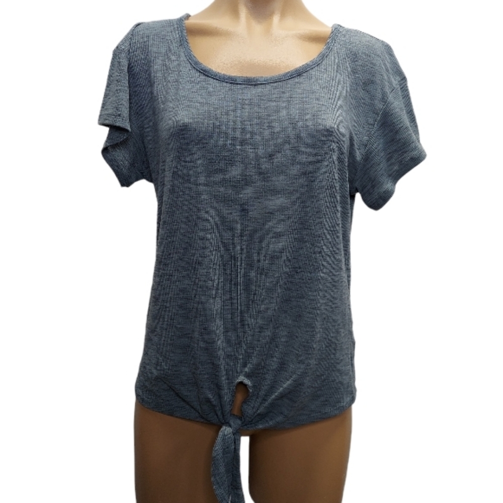 Kim & Cami Tie Front Textured Tee